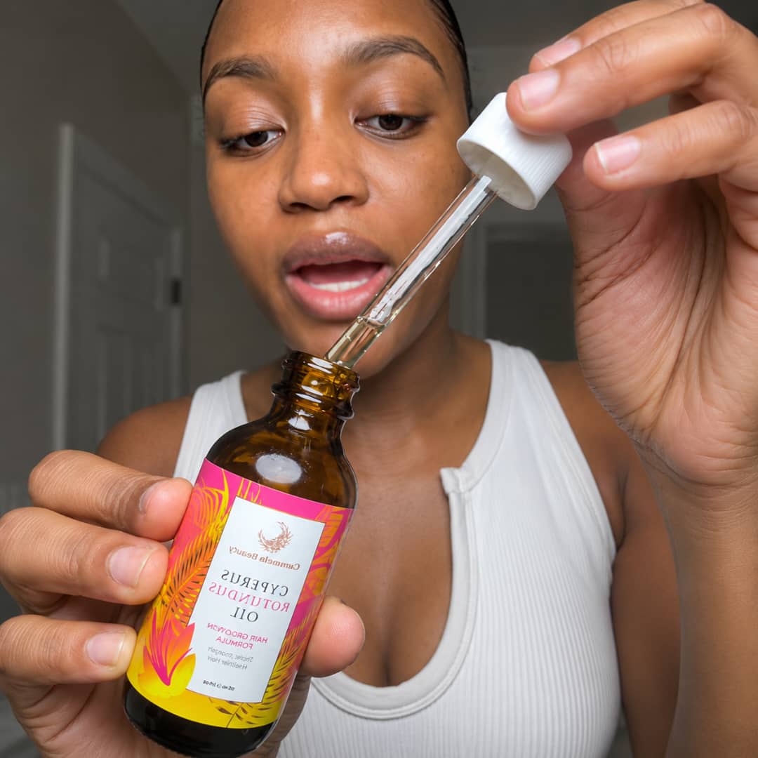 Applying Cyperus Rotundus Oil